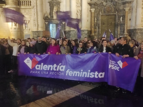La lluvia no frena la reivindicación feminista en Murcia: «La lucha es diaria»