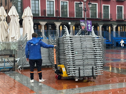 Las iglesias de Valladolid resguardan el Viernes Santo de la lluvia