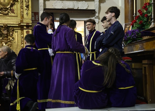 Las iglesias de Valladolid resguardan el Viernes Santo de la lluvia