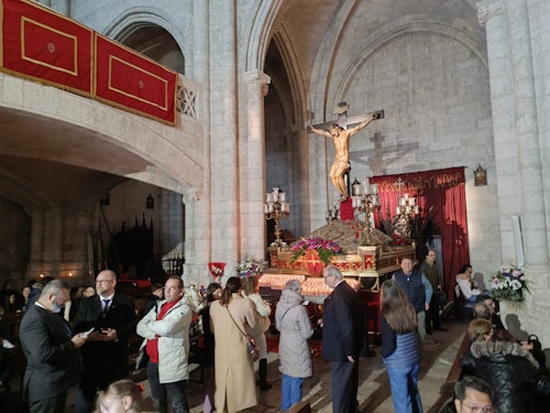 Las iglesias de Valladolid resguardan el Viernes Santo de la lluvia