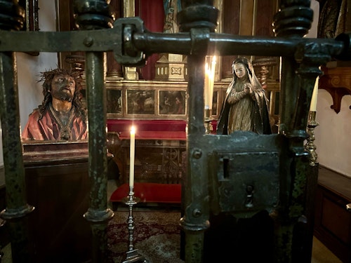 Las iglesias de Valladolid resguardan el Viernes Santo de la lluvia