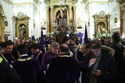 Las iglesias de Valladolid resguardan el Viernes Santo de la lluvia