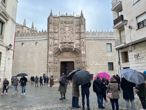 Las iglesias de Valladolid resguardan el Viernes Santo de la lluvia