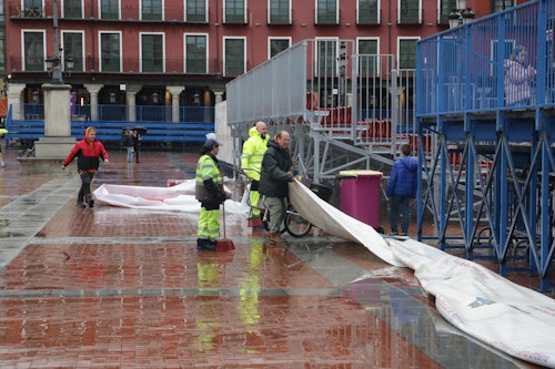 Las iglesias de Valladolid resguardan el Viernes Santo de la lluvia
