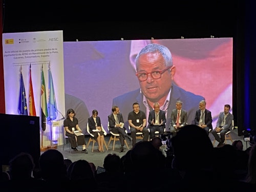 Así hemos narrado la primera piedra