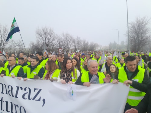 Así hemos narrado la manifestación contra el fin de la central de Almaraz