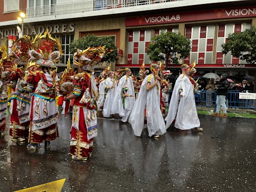 Sigue el gran desfile de Comparsas del Carnaval de Badajoz 2025