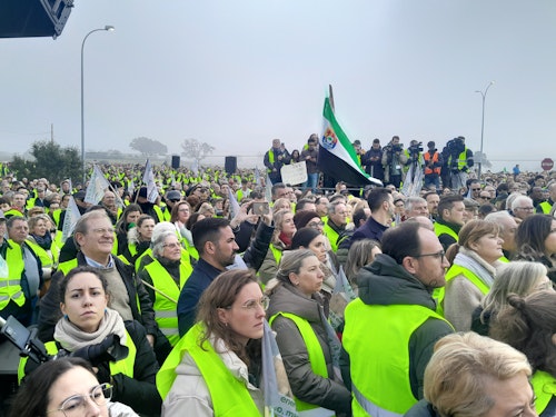 Así hemos narrado la manifestación contra el fin de la central de Almaraz