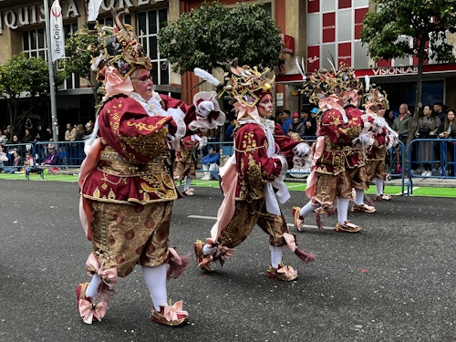 Sigue el gran desfile de Comparsas del Carnaval de Badajoz 2025