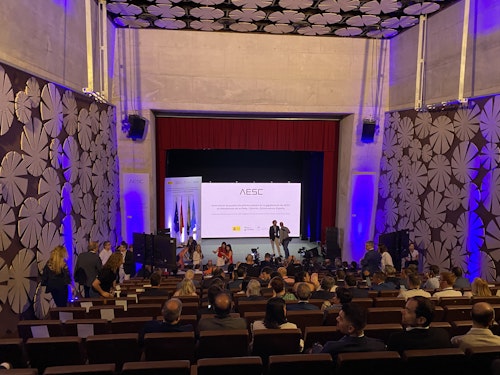 Así hemos narrado la primera piedra