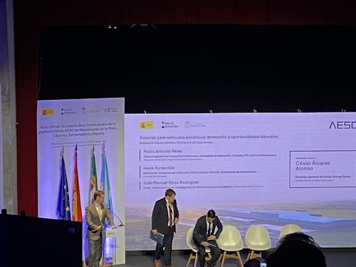 Así hemos narrado la primera piedra