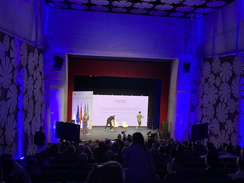 Así hemos narrado la primera piedra