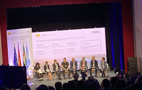 Así hemos narrado la primera piedra