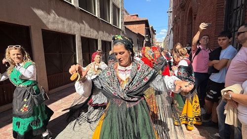 Así te hemos contado el recorrido de pendones, carros engalanados y las Cantaderas en León