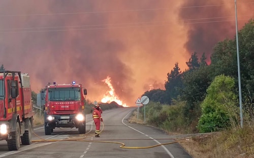 El incendio de Zamora pasa a León y obliga a desalojar siete pueblos con 1.700 habitantes