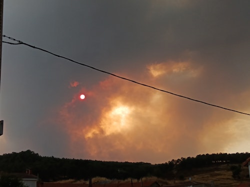 El incendio de Zamora pasa a León y obliga a desalojar siete pueblos con 1.700 habitantes