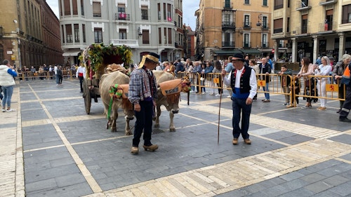 Así te hemos contado el recorrido de pendones, carros engalanados y las Cantaderas en León