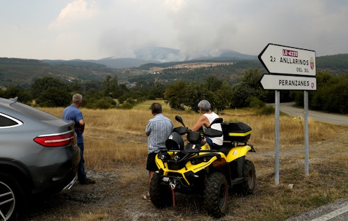 Nuevas evacuaciones por los incendios forestales en Castrocalbón y Anllares sube a nivel 2