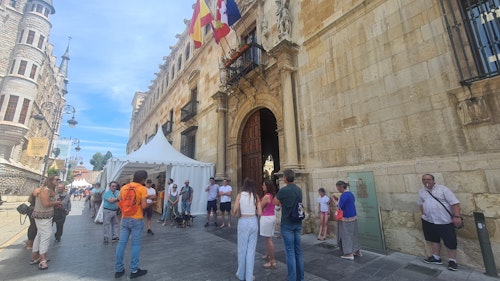 La moción por la autonomía sale adelante con los votos de PSOE y UPL