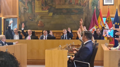 La moción por la autonomía sale adelante con los votos de PSOE y UPL
