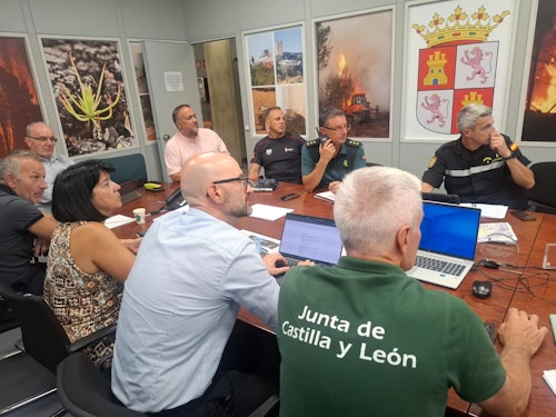 El incendio de Zamora pasa a León y obliga a desalojar siete pueblos con 1.700 habitantes