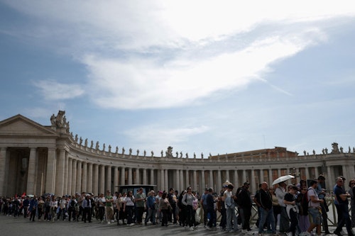 En directo | Colas de hasta 4 horas para despedir al Papa Francisco en San Pedro