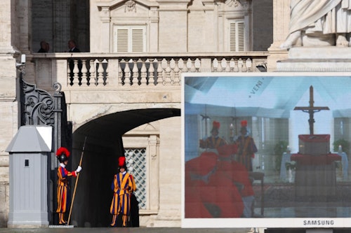 En directo | Colas de hasta 4 horas para despedir al Papa Francisco en San Pedro