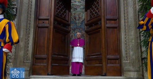 En directo: Primera fumata negra en el Vaticano, la votación termina sin consenso para elegir Papa