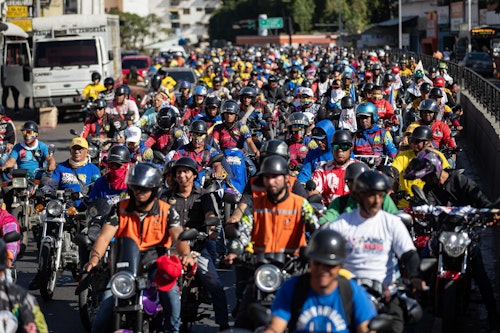 El oficialismo lanza una manifestación paralela en apoyo a Maduro