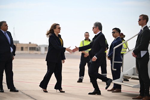 Blinken llega a Jordania para iniciar una gira por la crisis en Siria