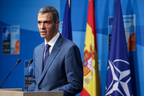 "Esperamos que mañana en el Consejo de la UE hablemos menos de porcentajes de PIB y más de coproducción y compras conjuntas": Pedro Sánchez