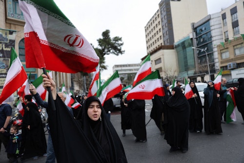 Manifestantes en Teherán protestan tras ataques de EE. UU. e Israel