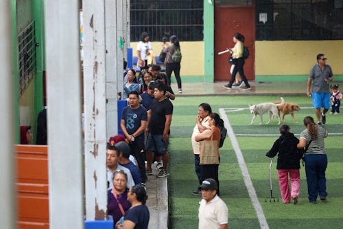 En imágenes: así transcurre la jornada electoral adicional en Perú para los miles que quedaron sin votar