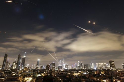 Nuevo ataque con misiles de Irán contra Israel impacta Tel Aviv y la ...
