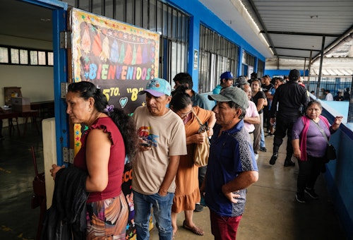 En imágenes: así transcurre la jornada electoral adicional en Perú para los miles que quedaron sin votar